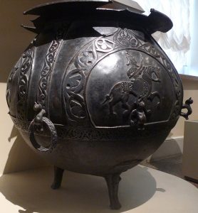 Котел.Бронза (латунь); литье, чеканка. Дагестан, конец XIV - начало XV в.