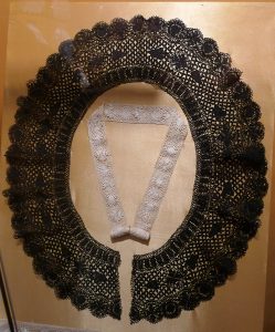 Накидка. Мальта, XIX в. Шелк; плетение на коклюшках.