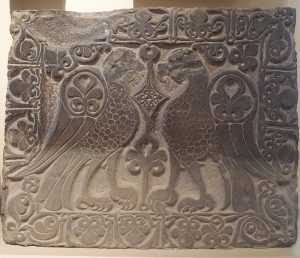 Фрагмент архитектурного декора. Известняк, глинистый сланец; резьба. Дагестан, XIV - начало XV в.