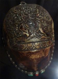 Ритуальная чаша капала. Непал, кон. XX в. Кость, металл, бирюза, коралл, резьба, чеканка