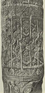 Деталь деревянной резной колонны XII-XIII вв. в Джума-мечети в Хиве