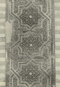 Деталь изразцовой декорации портала мавзолея 1360 г. Шах-и-Зинда. Самарканд
