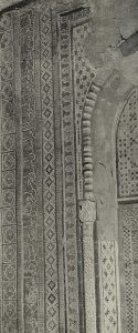 Самарканд. Шах-и-Зинда. Мавзолей эмира Туглу-Текин. 1375 г. Деталь изразцовой декорации портала