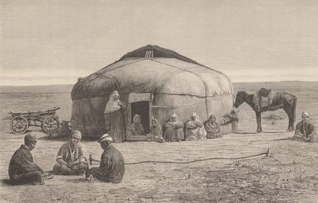 Киргизы отдыхают возле кибитки