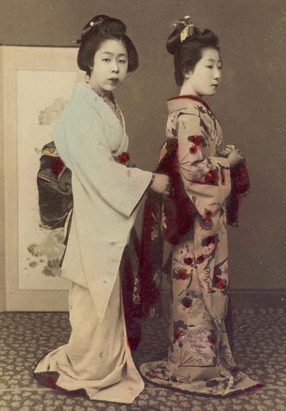 Японки в традиционных костюмах. Япония, конец XIX в.