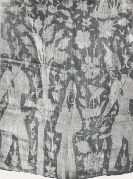 Персидская шелковая ткань 16 в. с сюжетом на тему "Меджнун и Лейла"