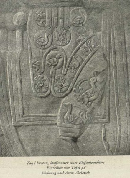 Рельеф в Так-и-Бустане (620 г.) с изображением одежды