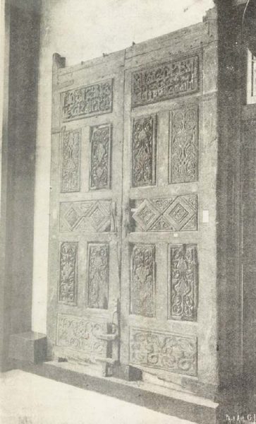 Двери из мечети султана Хакима 10 века.