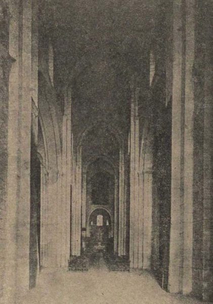 Внутренний вид церкви св. Трофима в Арле (XII в.)